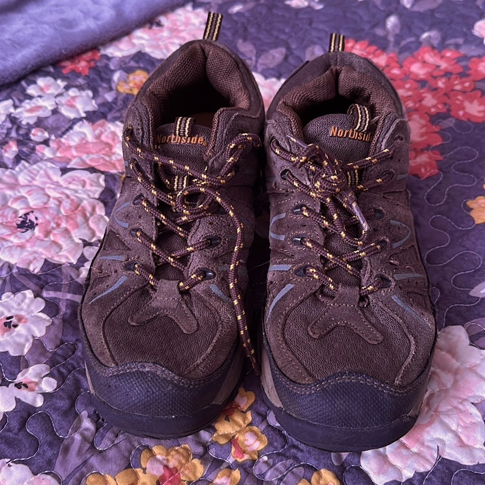 Boy’s hiking shoes